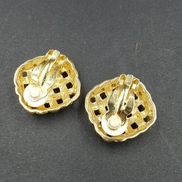 Classic Vintage Givenchy Basket Weave Clip Earrings - Picture 3 of 4